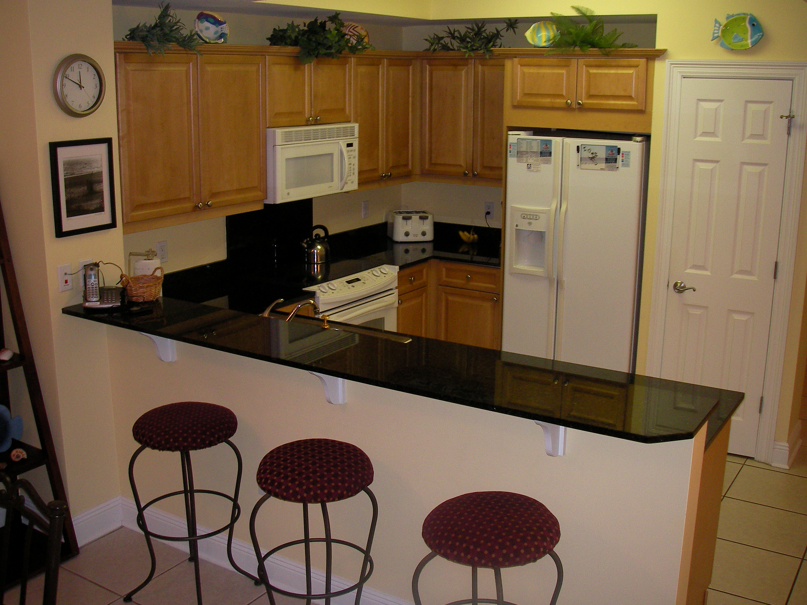 Kitchen Breakfast Bar Fully equipped kitchen with breakfast bar title=
